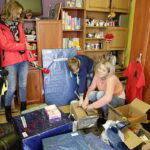 10.12.2016 Ożarów. Szlachetna Paczka od pracowników TVP3 Kielce i Radia Kielce dla rodzeństwa Krystiana i opiekującej się nim Pauliny. / Jarosław Kubalski / Radio Kielce