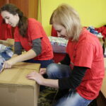 10.12.2016 Ożarów. Szlachetna Paczka od pracowników TVP3 Kielce i Radia Kielce dla rodzeństwa Krystiana i opiekującej się nim Pauliny. / Jarosław Kubalski / Radio Kielce