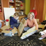 10.12.2016 Ożarów. Szlachetna Paczka od pracowników TVP3 Kielce i Radia Kielce dla rodzeństwa Krystiana i opiekującej się nim Pauliny. / Jarosław Kubalski / Radio Kielce