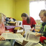 10.12.2016 Ożarów. Szlachetna Paczka od pracowników TVP3 Kielce i Radia Kielce dla rodzeństwa Krystiana i opiekującej się nim Pauliny. / Jarosław Kubalski / Radio Kielce