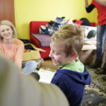 10.12.2016 Ożarów. Szlachetna Paczka od pracowników TVP3 Kielce i Radia Kielce dla rodzeństwa Krystiana i opiekującej się nim Pauliny. / Jarosław Kubalski / Radio Kielce