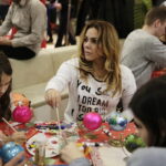 11.12.2016 Kielce. Malowanie bombek w Galerii Echo. / Jarosław Kubalski / Radio Kielce