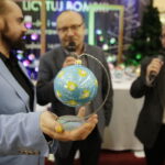 11.12.2016 Kielce. Malowanie bombek w Galerii Echo. / Jarosław Kubalski / Radio Kielce