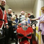 11.12.2016 Kielce. Motocykliści odwiedzili z prezentami  pacjentów w szpitalu dziecięcym. / Jarosław Kubalski / Radio Kielce