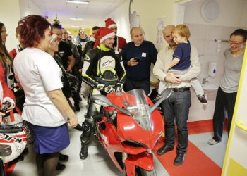 11.12.2016 Kielce. Motocykliści odwiedzili z prezentami  pacjentów w szpitalu dziecięcym. / Jarosław Kubalski / Radio Kielce