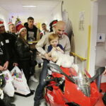 11.12.2016 Kielce. Motocykliści odwiedzili z prezentami  pacjentów w szpitalu dziecięcym. / Jarosław Kubalski / Radio Kielce