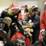 11.12.2016 Kielce. Motocykliści odwiedzili z prezentami  pacjentów w szpitalu dziecięcym. / Jarosław Kubalski / Radio Kielce