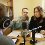 15.12.2016 Ostrowiec Świętokrzyski. "Choinka pod choinkę". Gośćmi w studiu byli Agnieszka Rogalińska, prezes Agencji Rozwoju Lokalnego i Wojtek Mazan ze stowarzyszenia kulturotwórczego z prezentami. / Jarosław Kubalski / Radio Kielce