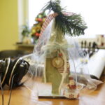 15.12.2016 Ostrowiec Świętokrzyski. "Choinka pod choinkę". Gośćmi w studiu byli Agnieszka Rogalińska, prezes Agencji Rozwoju Lokalnego i Wojtek Mazan ze stowarzyszenia kulturotwórczego z prezentami. / Jarosław Kubalski / Radio Kielce