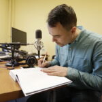 15.12.2016 Ostrowiec Świętokrzyski. "Choinka pod choinkę". Gośćmi w studiu byli Agnieszka Rogalińska, prezes Agencji Rozwoju Lokalnego i Wojtek Mazan ze stowarzyszenia kulturotwórczego z prezentami. / Jarosław Kubalski / Radio Kielce