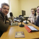 15.12.2016 Ostrowiec Świętokrzyski. "Choinka pod choinkę". Studio  odwiedził Marek Cichosz, zastępca dyrektora MCK w Ostrowcu z prezentami. / Jarosław Kubalski / Radio Kielce