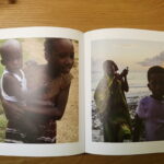 15.12.2016 Ostrowiec Świętokrzyski. "Choinka pod choinkę". Studio  odwiedził Marek Cichosz, zastępca dyrektora MCK w Ostrowcu z prezentami. / Jarosław Kubalski / Radio Kielce