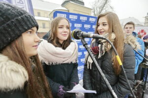 18.12.2016 Kielce. Kiermasz Miłosierdzia zorganizowany przez Caritas i TVP. / Jarosław Kubalski / Radio Kielce