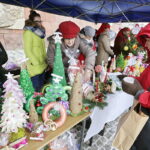 18.12.2016 Kielce. Kiermasz Miłosierdzia zorganizowany przez Caritas i TVP. / Jarosław Kubalski / Radio Kielce