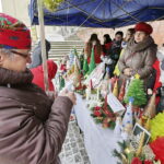 18.12.2016 Kielce. Kiermasz Miłosierdzia zorganizowany przez Caritas i TVP. / Jarosław Kubalski / Radio Kielce