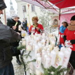 18.12.2016 Kielce. Kiermasz Miłosierdzia zorganizowany przez Caritas i TVP. / Jarosław Kubalski / Radio Kielce