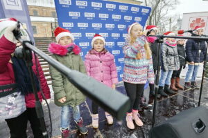 18.12.2016 Kielce. Kiermasz Miłosierdzia zorganizowany przez Caritas i TVP. / Jarosław Kubalski / Radio Kielce