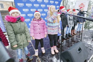 18.12.2016 Kielce. Kiermasz Miłosierdzia zorganizowany przez Caritas i TVP. / Jarosław Kubalski / Radio Kielce