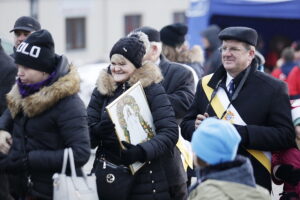 18.12.2016 Kielce. Kiermasz Miłosierdzia zorganizowany przez Caritas i TVP. / Jarosław Kubalski / Radio Kielce