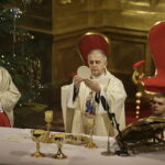 25.12.2016 Kielce. Katedra. Pasterka. Mszę poprowadził biskup Jan Piotrowski. / Jarosław Kubalski / Radio Kielce