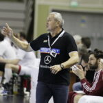 28.12.2016 Kielce. Sparing Polska B - Węgry B. Trener Węgrów Istvan Juhasz. / Jarosław Kubalski / Radio Kielce