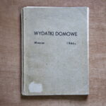 29.12.2016. Kielce. Książka Arkadego Fiedlera "Dywizjon 303" z 1944 roku. / Jarosław Kubalski / Radio Kielce