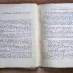 29.12.2016. Kielce. Książka Arkadego Fiedlera "Dywizjon 303" z 1944 roku. / Jarosław Kubalski / Radio Kielce