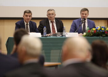 29.12.2016 Kielce. Sesja Sejmiku Województwa Świętokrzyskiego. Andrzej Pruś, Tadeusz Kowalczyk i Arkadiusz Bąk. / Jarosław Kubalski / Radio Kielce