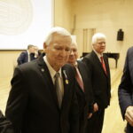 29.12.2016 Kielce. Sesja Sejmiku Województwa Świętokrzyskiego. Wręczenie Odznaki Honorowej Województwa Świętokrzyskiego dla Bernarda Jasiewicza. / Jarosław Kubalski / Radio Kielce