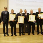 29.12.2016 Kielce. Sesja Sejmiku Województwa Świętokrzyskiego. Odznaki Honorowe Województwa Świętokrzyskiego otrzymali Jerzy Białobok, Bernard Jasiewicz, Marcin Majcher i Ryszard Zych. / Jarosław Kubalski / Radio Kielce