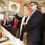 24.12.2016 Kielce. Wigilia dla ubogich, bezdomnych i samotnych w Wojewódzkim Domu Kultury. / Jarosław Kubalski / Radio Kielce