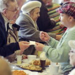 24.12.2016 Kielce. Wigilia dla ubogich, bezdomnych i samotnych w Wojewódzkim Domu Kultury. / Jarosław Kubalski / Radio Kielce