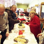 24.12.2016 Kielce. Wigilia dla ubogich, bezdomnych i samotnych w Wojewódzkim Domu Kultury. / Jarosław Kubalski / Radio Kielce