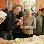 24.12.2016 Kielce. Wigilia dla ubogich, bezdomnych i samotnych w Wojewódzkim Domu Kultury. / Jarosław Kubalski / Radio Kielce