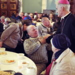 24.12.2016 Kielce. Wigilia dla ubogich, bezdomnych i samotnych w Wojewódzkim Domu Kultury. / Jarosław Kubalski / Radio Kielce