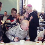 24.12.2016 Kielce. Wigilia dla ubogich, bezdomnych i samotnych w Wojewódzkim Domu Kultury. / Jarosław Kubalski / Radio Kielce