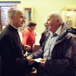 24.12.2016 Kielce. Wigilia dla ubogich, bezdomnych i samotnych w Wojewódzkim Domu Kultury. / Jarosław Kubalski / Radio Kielce