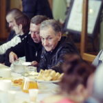 24.12.2016 Kielce. Wigilia dla ubogich, bezdomnych i samotnych w Wojewódzkim Domu Kultury. / Jarosław Kubalski / Radio Kielce