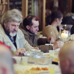 24.12.2016 Kielce. Wigilia dla ubogich, bezdomnych i samotnych w Wojewódzkim Domu Kultury. / Jarosław Kubalski / Radio Kielce