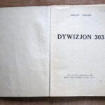 29.12.2016. Kielce. Książka Arkadego Fiedlera "Dywizjon 303" z 1944 roku. / Jarosław Kubalski / Radio Kielce