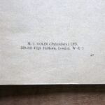 29.12.2016. Kielce. Książka Arkadego Fiedlera "Dywizjon 303" z 1944 roku. / Jarosław Kubalski / Radio Kielce