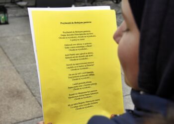 Kolędowanie na Kieleckim Rynku i Betlejemskie Światło Pokoju. / Stanisław Blinstrub / Radio Kielce