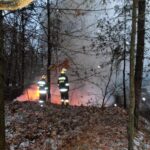 01.12.2016. Pożar używanej odzieży przy ul. Elaboracja w Wąchocku / Tomasz Piwko / Radio Kielce