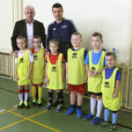 3.12.2016 Kielce. Turniej Grudniowy 2016 w SP nr 1. Honorowym gościem był Jan Domarski, reprezentant Polski, uczestnik i zdobywca trzeciego miejsca podczas mistrzostw świata w Niemczech w 1974. / Wojciech Habdas / Radio Kielce