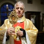 03.12.2016. Wprowadzenie relikwii św. Mikołaja do kościoła w Lisowie / Wojciech Habdas / Radio Kielce