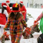 06.12.2016 Kielce. Święty Mikołaj odwiedził małych pacjentów w Świętokrzyskim Centrum Pediatrii / Wojciech Habdas / Radio Kielce