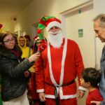 06.12.2016 Kielce. Święty Mikołaj odwiedził małych pacjentów w Świętokrzyskim Centrum Pediatrii / Wojciech Habdas / Radio Kielce