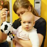 06.12.2016 Kielce. Święty Mikołaj odwiedził małych pacjentów w Świętokrzyskim Centrum Pediatrii / Wojciech Habdas / Radio Kielce