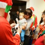 06.12.2016 Kielce. Święty Mikołaj odwiedził małych pacjentów w Świętokrzyskim Centrum Pediatrii / Wojciech Habdas / Radio Kielce