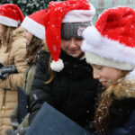 6.12.2016 Kielce. Choinka na Rynku rozbłysnęła tysiącem światełek. / Wojciech Habdas / Radio Kielce